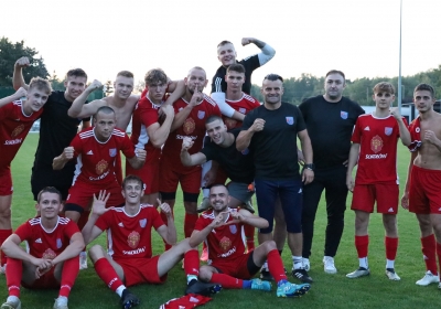 Drugie wyjazdowe sześć do zera Gromu Osie, który zachował fotel lidera