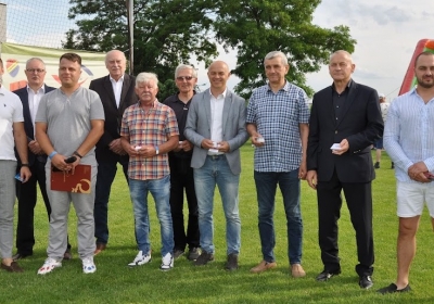 Zasłużeni trenerzy, działacze i piłkarze Pomorzanina Serock odebrali odznaczenia