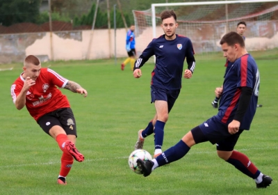 Emocje i 9 goli w Przechowie. Strażak przegrał z Pomorzaninem II Serock [ZDJĘCIA]