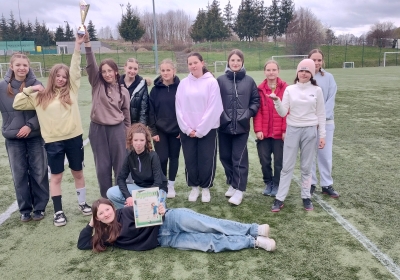 IMS. Dziewczyny z „Ósemki” mistrzyniami gminy w piłce nożnej