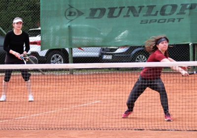 Pierwszy turniej w tym roku na kortach w Świeciu za nami. Grały deble żeńskie i męskie [ZDJĘCIA]