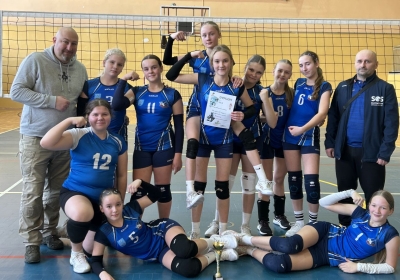 Igrzyska Dzieci. SP Lniano najlepsza w powiecie w minisiatkówce