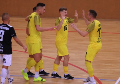 Beniaminek skarcił spadkowicza, Futsal Świecie samodzielnym liderem [WIDEO]