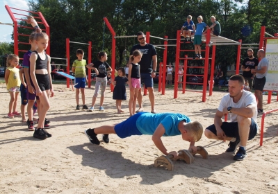 Dzieciaki poćwiczyły kalistenikę z Mateuszem Koślakiem [ZDJĘCIA]