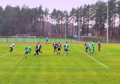 Grom Osie pokonał Tucholankę strzelając trzy gole grając w osłabieniu