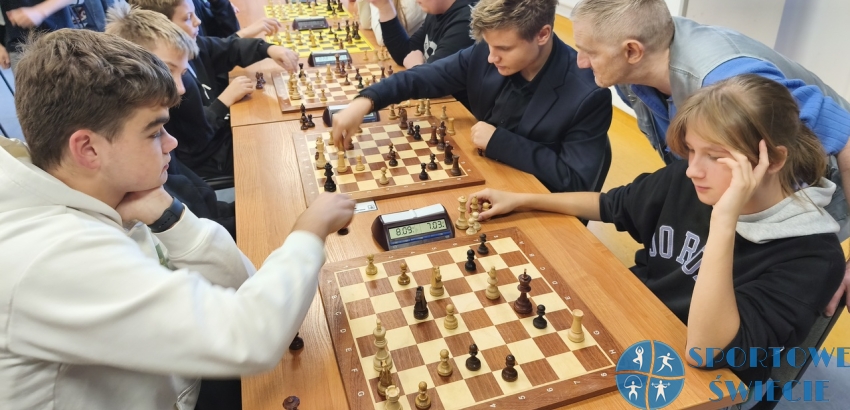Adam Roszyk najlepszy w turnieju szachowym szkół w Stokrotce [ZDJĘCIA]
