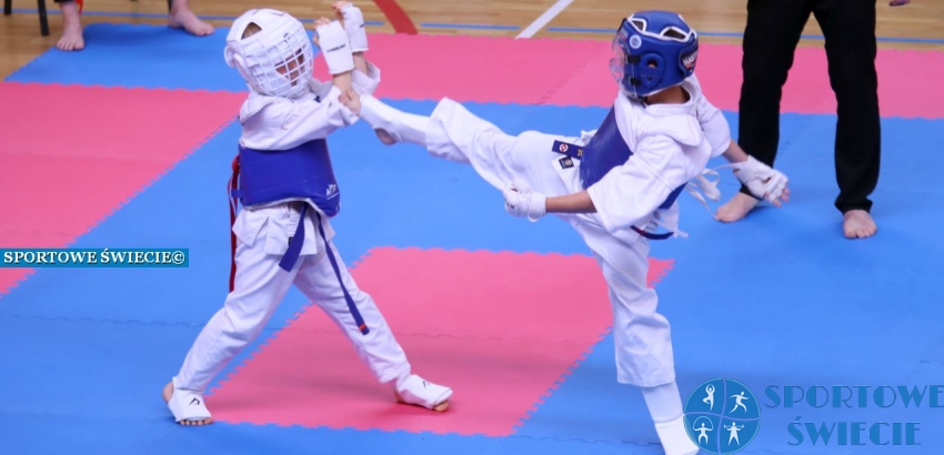 17 medali Szkoły Kyokushin Karate w Świeciu w mistrzostwach okręgu [ZDJĘCIA]