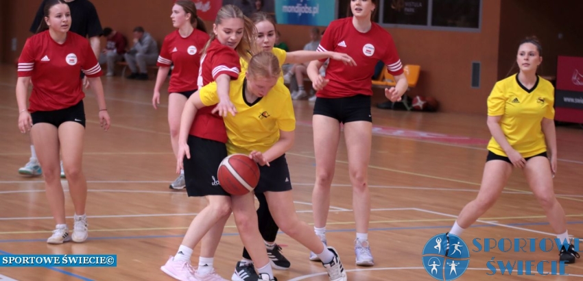 I LO Świecie najlepsze w koszykarskiej „Licealiadzie” dziewcząt [ZDJĘCIA]