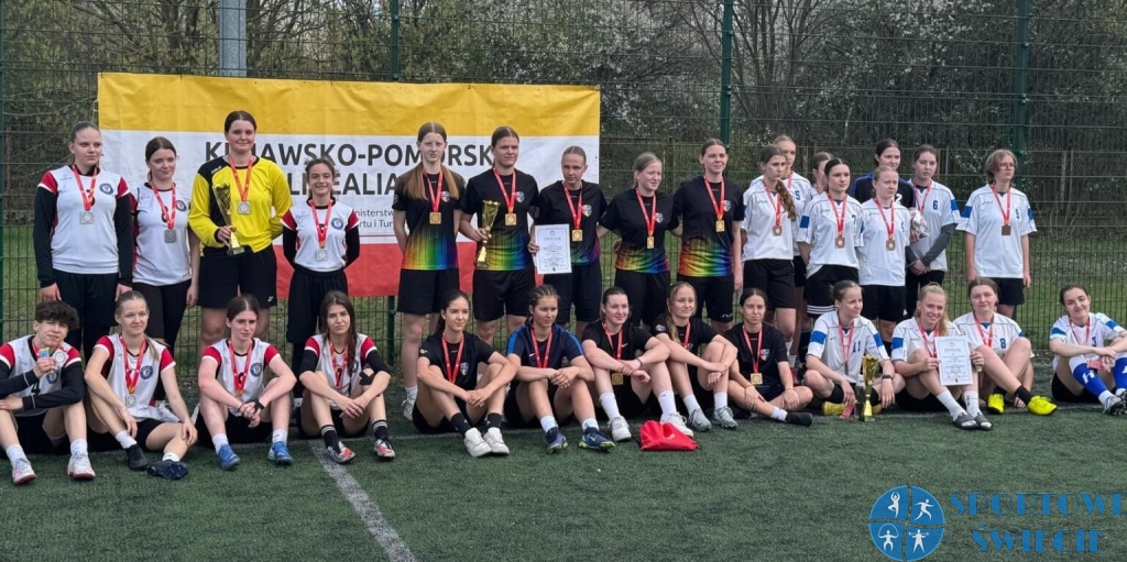 Dziewczyny z ZSM Świecie szóste w województwie