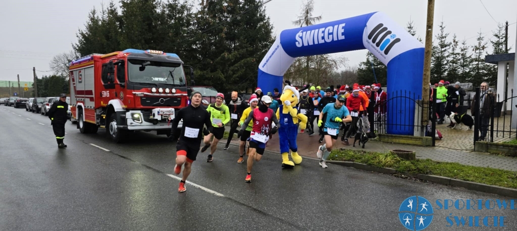 Dziś w Wiągu biegali i maszerowali Mikołaje i Mikołajki [ZDJĘCIA]