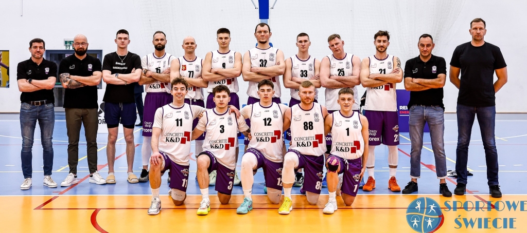 ŚKK Świecie przegrał z Basketem Warszawa. Karol Nawrocki na meczu