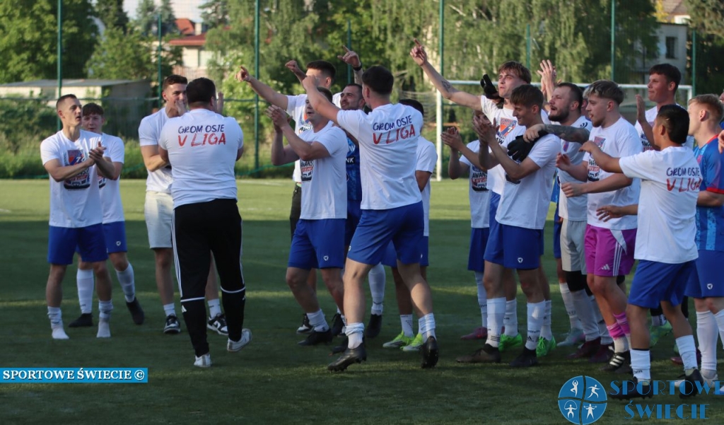 Grom Osie wygraną w Świeciu z rezerwami Wdy przypieczętował awans do „okręgówki” [ZDJĘCIA]