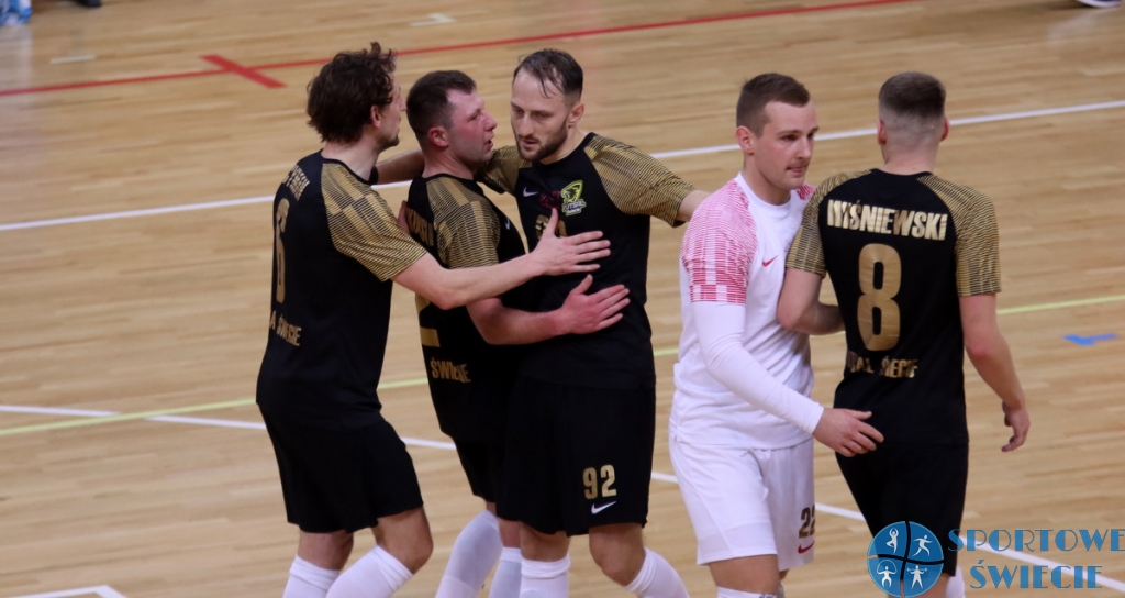Pantery przed Czerwonymi Diabłami. Futbalo Białystok jest trzecie