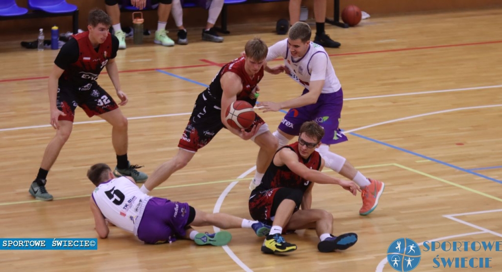 Lider III ligi pokonany. ŚKK Świecie zwyciężył Astorię Bydgoszcz [ZDJĘCIA]