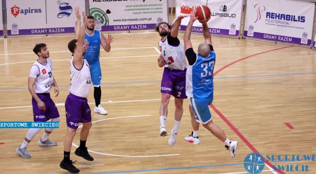 ŚKK Świecie znów przegrał z Pogonią Mogilno. Zdecydowały ostatnie trzy minuty [ZDJĘCIA, WIDEO]