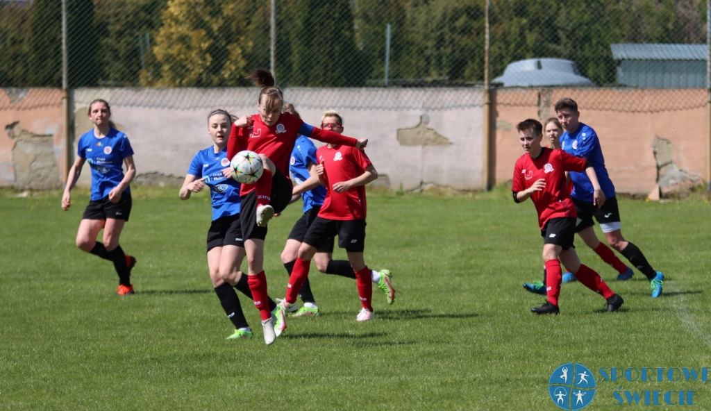 Piłkarki Strażaka Przechowo nie sprostały liderkom z Bydgoszczy [ZDJĘCIA]