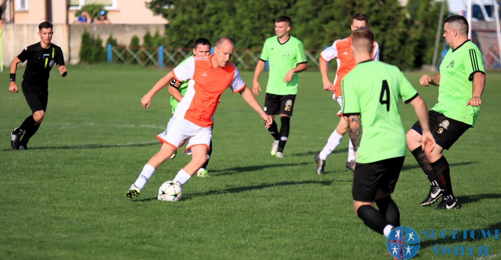 Derby gminy Świecie w B klasie - Strażak przegrał z Tęczą [ZDJĘCIA]