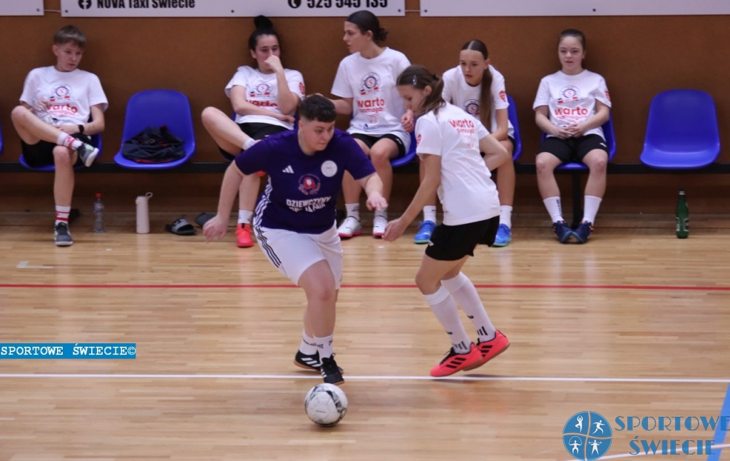 Dziewczyny grały w hali. Wiślanka najlepsza, Strażak trzeci [ZDJĘCIA]