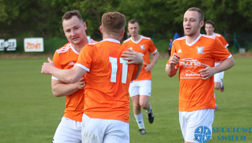 Wisła Gruczno goniła i dogoniła rezerwy Unii, hat-trick Dawida Wietrzykowskiego