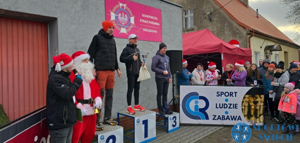 Świątecznie biegali i maszerowali po DrozdRowie [ZDJĘCIA, WYNIKI]