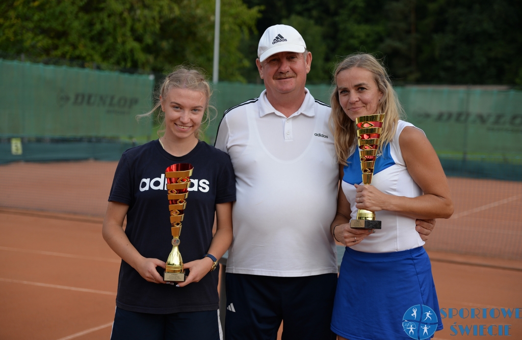 Katarzyna Sadowczyk i Zuzanna Jacyno wygrały turniej debla w Chełmnie
