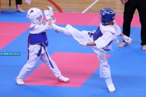 17 medali Szkoły Kyokushin Karate w Świeciu w mistrzostwach okręgu [ZDJĘCIA]