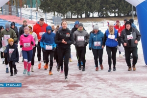 14 par Walentynki zaczęło od biegu na stadionie w Świeciu [ZDJĘCIA]